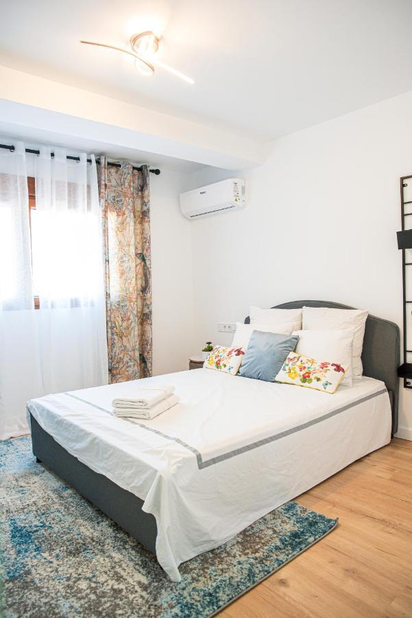 Laura Apartment Campanar Valencia Bagian luar foto